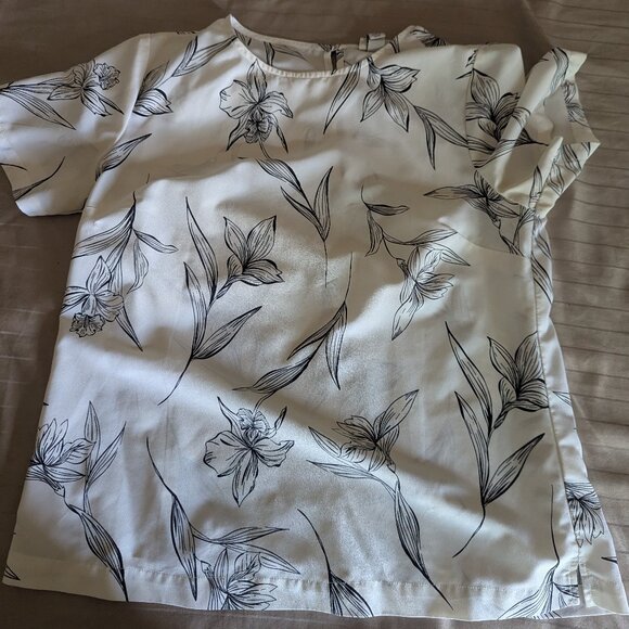 A New Day Floral Top - Picture 1 of 3